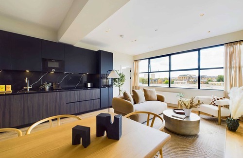 Camden Town Apartment | Incredible St Pancras Apartment with Balcony