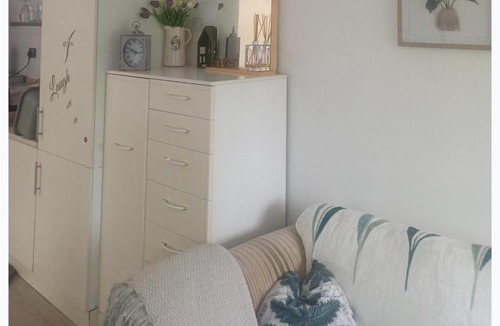 Pontypridd House | Inviting 1-Bed Cottage in Pontypridd