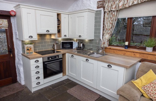 Pyle Cottage | Ivy Cottage - sleeps 5 guests in 2 bedrooms