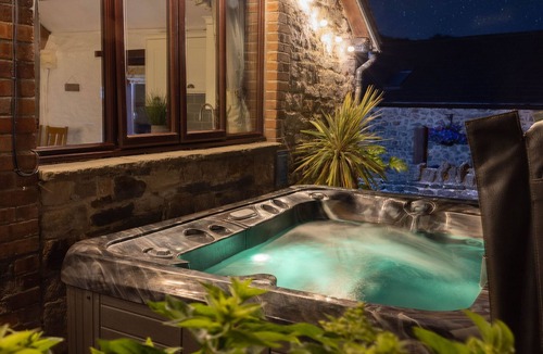 Pyle Cottage | Ivy Cottage - sleeps 5 guests in 2 bedrooms