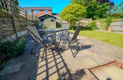 Swindon House | K Suites - Cozy Rural 3 bed House w/free parking