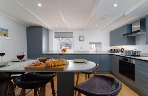 St Ives House | Karibu - Boutique Cottage with Parking - Short walk to Beach