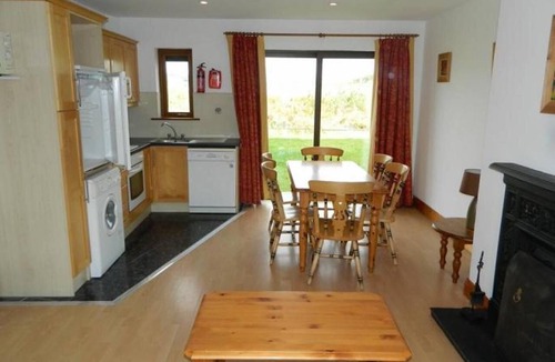 Kinsale Apartment | Kinsale No 6 - sleeps 8 guests in 4 bedrooms