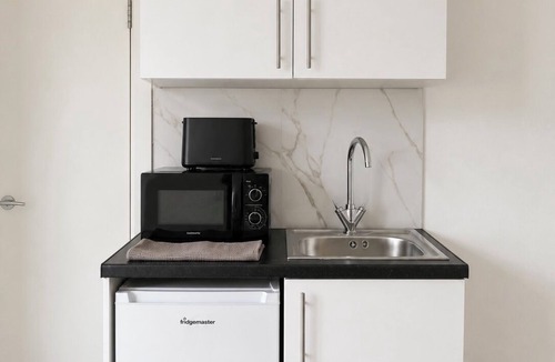 Wood Green Apartment | KW Deluxe Family Studio for 4 | Near Alexandra Palace