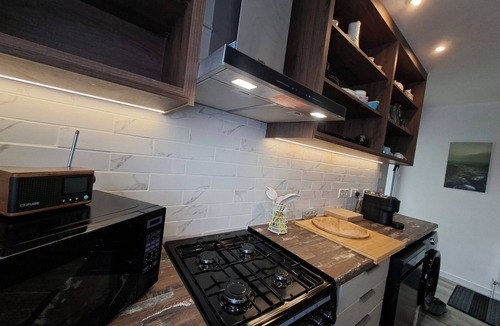 County Mayo Cottage | Lakeside 3 Bedroom Cottage in Derryhick Escape 15min from Castlebar