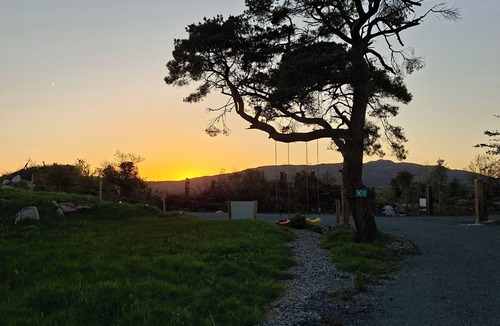 County Mayo Cottage | Lakeside 3 Bedroom Cottage in Derryhick Escape 15min from Castlebar