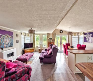 Dunning Cabin | Lakeside Lodge Retreat, with Roof Deck - Golf & Spa, Gleneagles