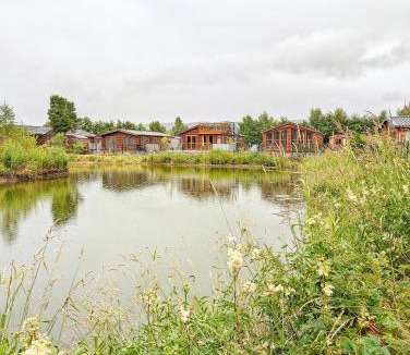 Dunning Cabin | Lakeside Lodge Retreat, with Roof Deck - Golf & Spa, Gleneagles