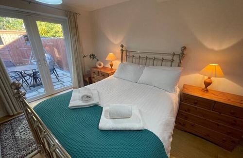 Cambridge House | Large 2 bed House in Picturesque Madingley Village