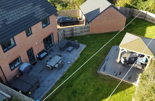Dinas Powys House | Large 4 Bedroom House - 15 Mins to Cardiff Central