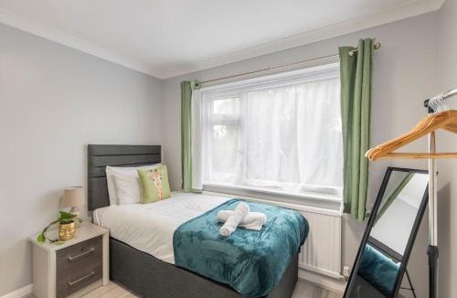 Greenhill Apartment | Large 6BR house next Hampton beach Garden and Parking