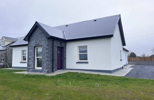 County Galway House | Large Modern Cottage, near the Medieval town of Athenry, Co Galway