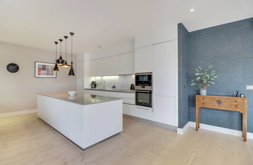 Soho Apartment | Large Modern Designer Soho Flat with AirCon, 24 Hour Concierge and Terrace