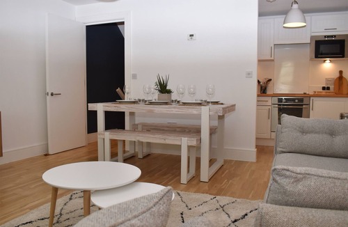 Camber House | Les Dunes is a contemporary family beach house minutes from the dunes in Camber