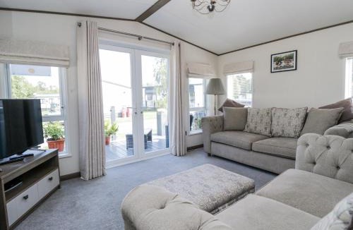 Tewitfield House | Lilac Lodge