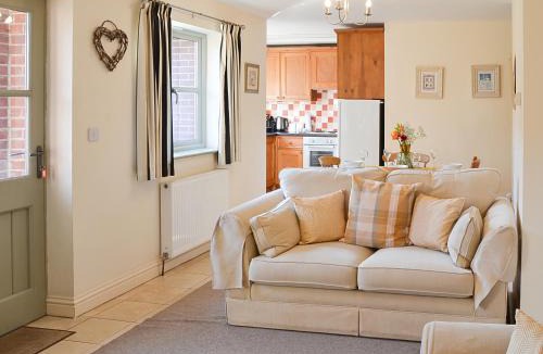 Irstead House | Lily Broad Cottage