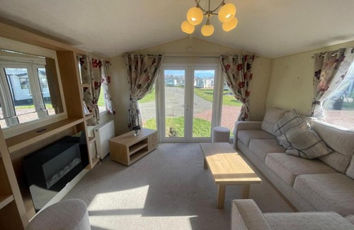 Cruden Bay Ski Chalet | Linnet Moselle 5