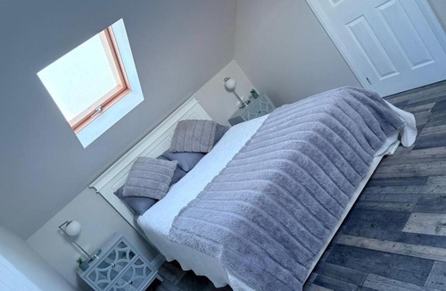 Lisburn Apartment | Lisburn - 1 Bedroom - sleeps 2 - Street parking