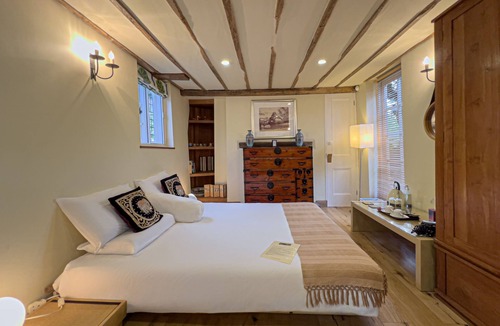 Tenterden House | Little Dane Court