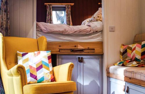 Devizes House | Little Willows