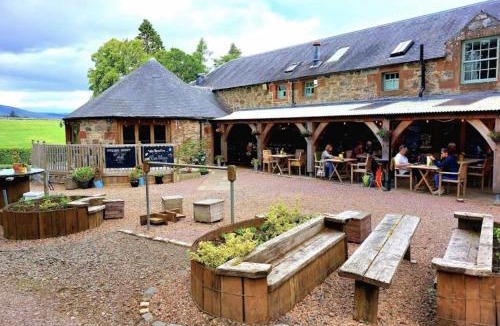 Bridgend of Lintrathen Bed & Breakfast | Lodge at Lochside