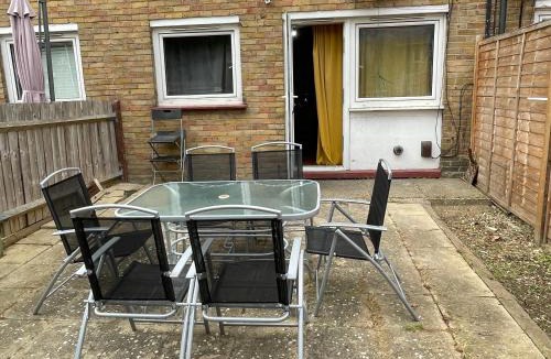 Stratford and New Town Apartment | London Stratford 3 Bedrooms House, Separate Reception, Close to ABBA, Westfield, Olympic Stadium