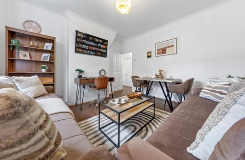 Larkhall Apartment | Long Term Disc! Nine Elms, Central Ldn 2 Bed Flat