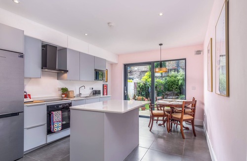 The Liberties House | Lovely 2-bedroom house in Dublin centre perfect for a relaxing getaway