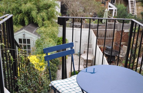 Mortlake Apartment | Lovely 2-bedroom maisonette with garden close to the river in Barnes-Mortlake