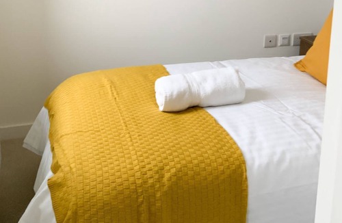 Andover House | Lovely 3 bedroom house in Andover with free parking.