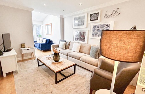 Kilburn Apartment | Lovely 4-Bedroom Kilburn Flat with Garden and Parking near Hampstead Heath, Abbey Road by Staylio London