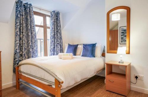 Belfast City Centre House | Lovely 4BR Townhouse in Heart of Queens Quarter - Pass the Keys