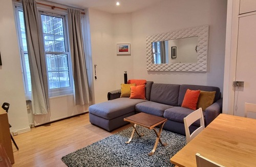 Riverside Apartment | Lovely Flat in Tower Bridge