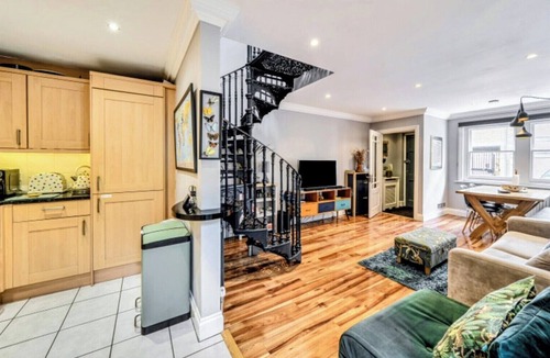 Bermondsey House | Lovely London Bridge Cottage with Free Parking