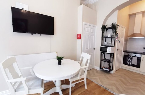 City Centre Dublin Apartment | Lovely Renovated Large Spacious Georgian Studio