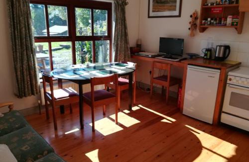 Leap Apartment | Lovely Sea View 2-Bed Apt in Rineen Sleeps 4