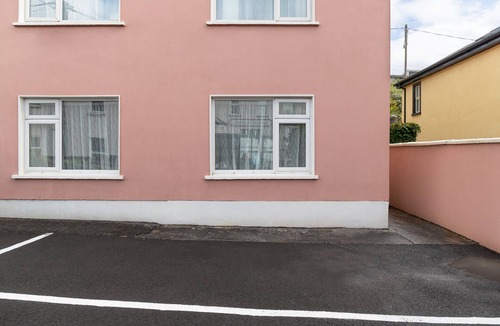 Lahinch House | Luí na Gréine Apartment - In the Heart of Lahinch!