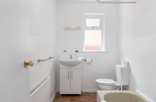 Lahinch House | Luí na Gréine Apartment - In the Heart of Lahinch!