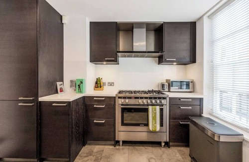 Brompton & Hans Town House | Luxe Harrods Townhouse | Knightsbridge