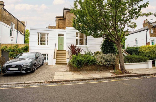 Islington Apartment | Luxurious and Quiet 2 Bedroom Apartment