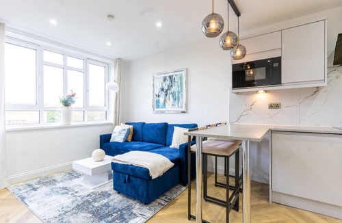 Thornton Apartment | Luxurious And Spacious 4-bed Flat With Balcony