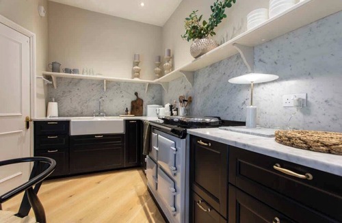Bathford House | Luxurious Cottage with Walled Garden in Bathford
