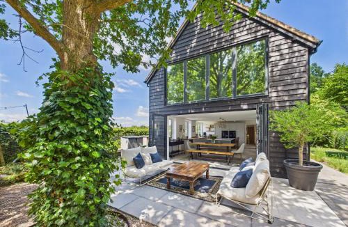 Cadmore End House | Luxurious Hideaway- Cadmore End- Chiltern Hills - Pass the Keys