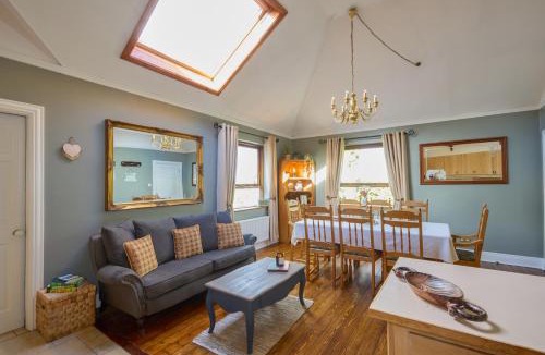 County Meath House | Luxurious House Sleeps 8 - Free Parking & Garden