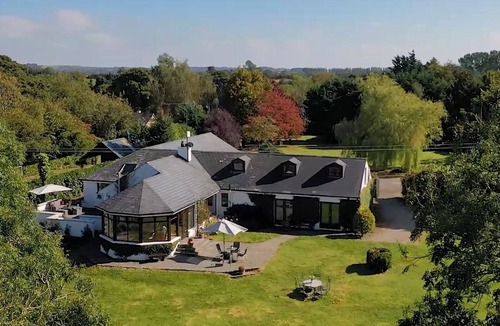 County Meath House | Luxurious House Sleeps 8 - Free Parking & Garden