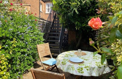 Mortlake Apartment | Luxury 2B2B Maisonette in Kew/Richmond with a private garden and parking