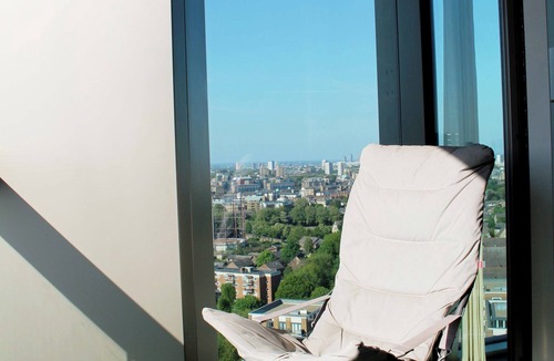 Rotherhithe Apartment | Luxury 2BR/2BA near Tube: Panoramic London Bridge Views