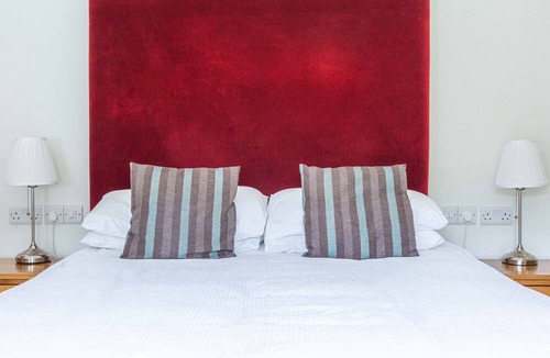 Newcastle Bed & Breakfast | Luxury 4 Star B&B with Stunning Mountain Views