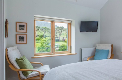 Newcastle Bed & Breakfast | Luxury 4 Star B&B with Stunning Mountain Views