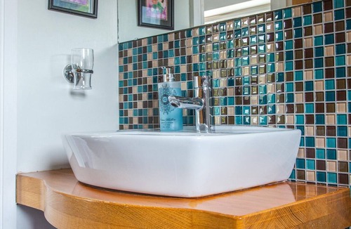 Newcastle Bed & Breakfast | Luxury 4 Star B&B with Stunning Mountain Views